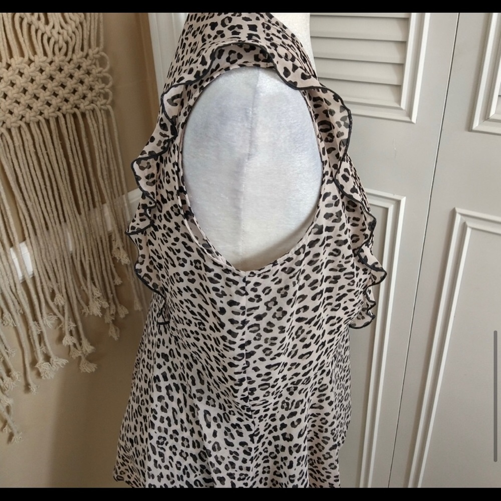 Cabi Flutter Blouse Cheetah Ruffle “XS” - Picture 4 of 6